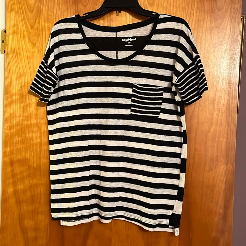 Old Navy black and white boyfriend top